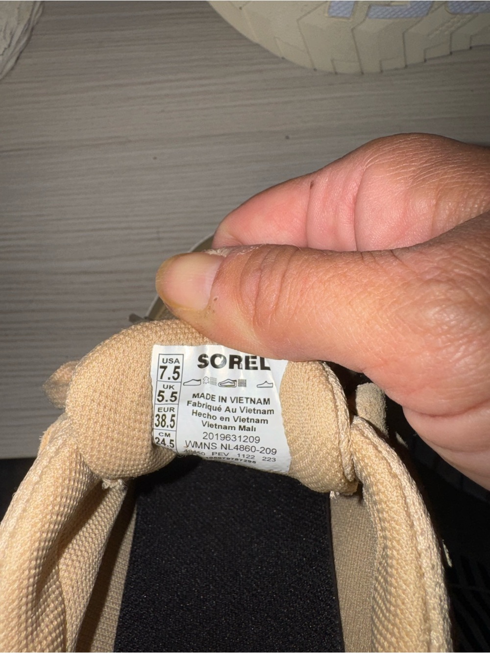 NWT 7.5 Sorel Women's Tan and Orange Athletic Sneakers - Picture 7 of 7